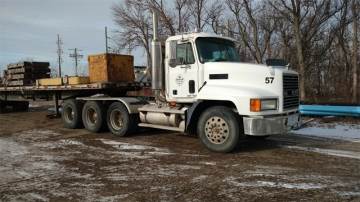 2002 MACK CH613